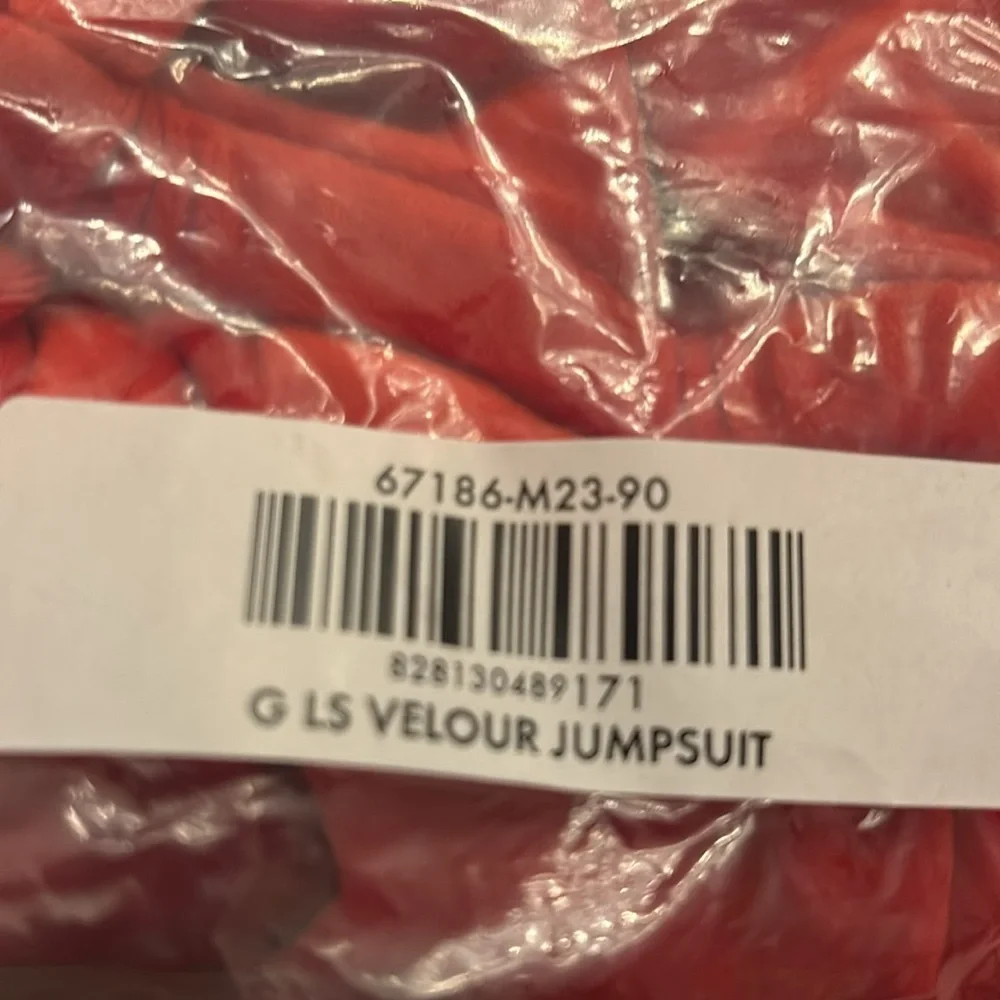 NWT Hanna Andersson red velour jumpsuit. Size 3T. Elastic waist, short sleeves.